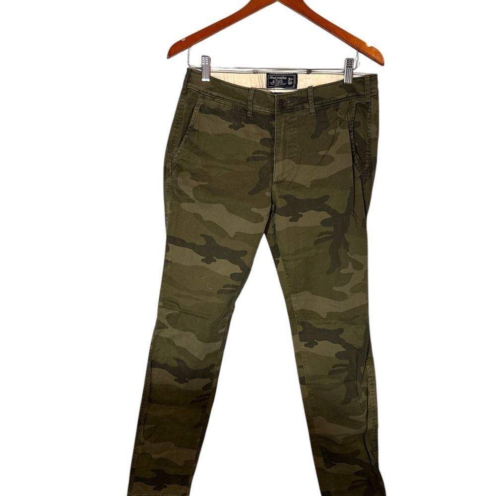 Abercrombie & Fitch Green Cargo Pants with Camouflage Design